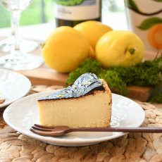 画像1: 【夏季限定・５号１ホール】CREMOSA limón（クレモッサ・リモン）プレミアムはちみつバスクチーズケーキ (1)