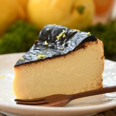 画像3: 【夏季限定・５号１ホール】CREMOSA limón（クレモッサ・リモン）プレミアムはちみつバスクチーズケーキ (3)