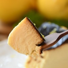 画像2: 【夏季限定・５号１ホール】CREMOSA limón（クレモッサ・リモン）プレミアムはちみつバスクチーズケーキ (2)